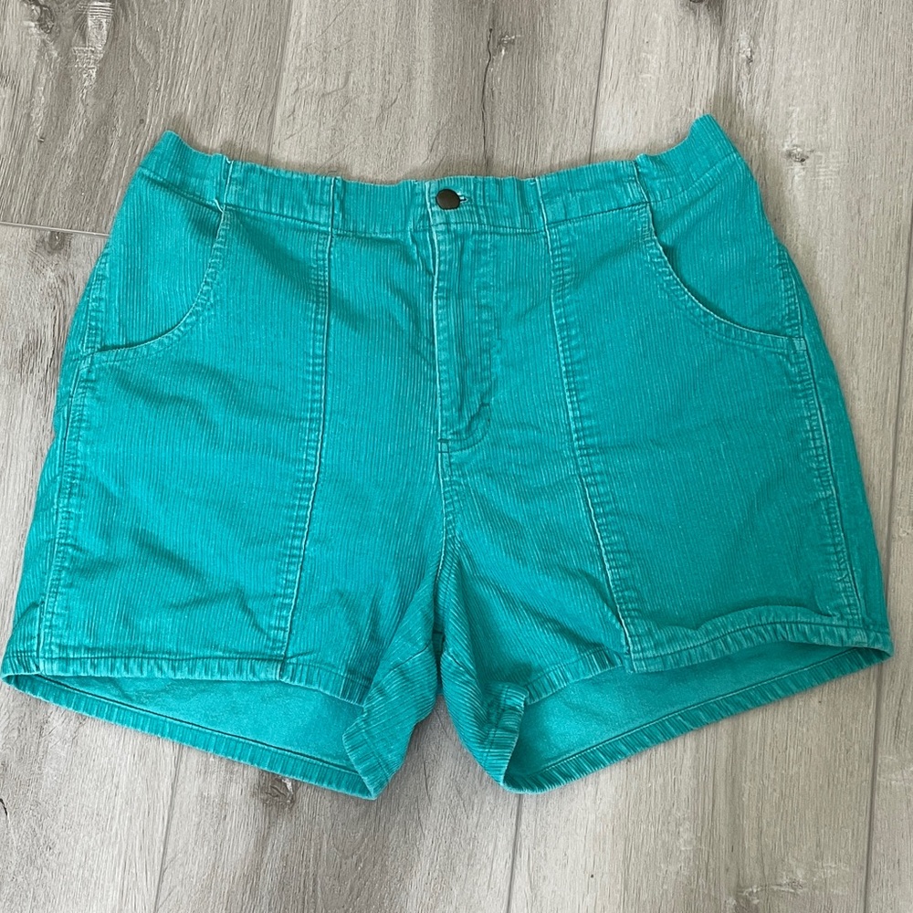 Vintage corduroy shorts, 36